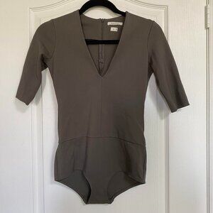Babaton Grey V-Neck Bodysuit with Mid Length Sleeves and Back Zipper XS